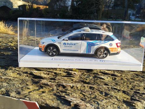 Skoda Octavia Police Locale, Hobby en Vrije tijd, Modelauto's | 1:18, Nieuw, Auto, Overige merken, Ophalen of Verzenden