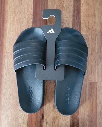 Chaussons Adidas taille 43, Chaussons, Enlèvement ou Envoi, Comme neuf, Adidas