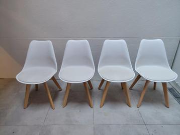 4 eetkamerstoelen/kuipstoelen - Scandinavisch design. beschikbaar voor biedingen
