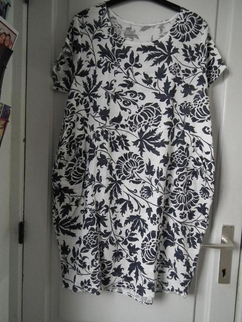 Linnen jurk, voor dames. XL.. Witte kleur met blauwe patrone, Kleding | Dames, Jurken, Gedragen, Maat 46/48 (XL) of groter, Wit