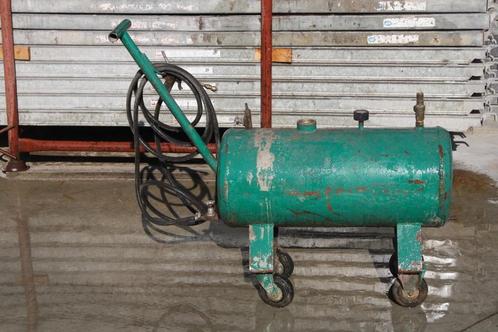 Drukvat met nog hoeveelheid ontkistingsolie en met pistool, Doe-het-zelf en Bouw, Gereedschap | Overige machines, Gebruikt, Ophalen
