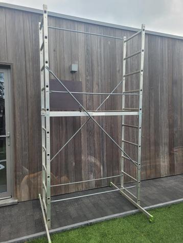Alu stelling hoogte 2.7m en 50 cm breed max werkhoogte 2.4m, Enlèvement, Utilisé, Pliable ou rétractable/escamotable, 2 à 4 mètres