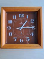 Horloge murale en bois servant de boîte de visualisation, Maison & Meubles, Accessoires pour la Maison | Horloges, Enlèvement