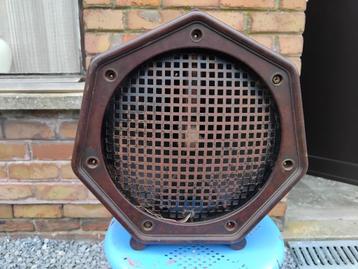 Antieken speaker beschikbaar voor biedingen