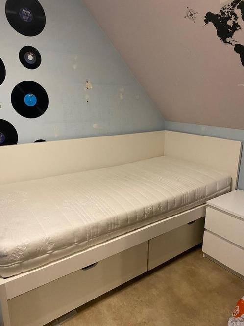 Bed Ikea met matras en lattenbodem, Huis en Inrichting, Slaapkamer | Bedden, Gebruikt, Eenpersoons, 90 cm, 200 cm, Ophalen