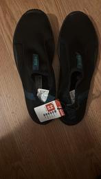 Superbe chaussures aquatiques noires taille 44/45 neuves, Sports nautiques & Bateaux, Vêtements nautiques, Enlèvement, Comme neuf