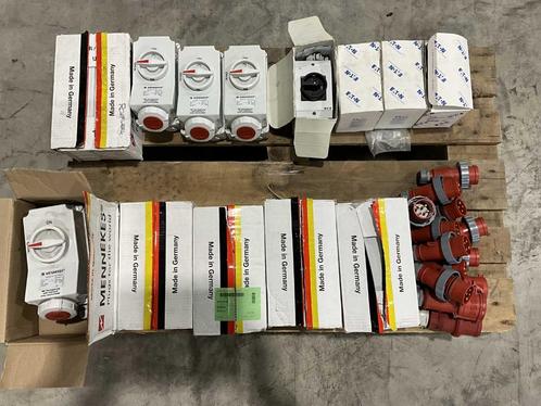 Mennekes/Eaton industriële wandcontactdozen met interlock, Doe-het-zelf en Bouw, Elektriciteit en Kabels, Zo goed als nieuw, Ophalen