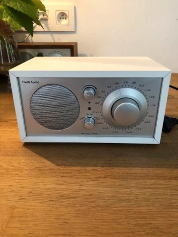 AUDIO RADIO TIVOLI ONE WIT ZEER GOEDE STAAT SPOTPRIJS beschikbaar voor biedingen