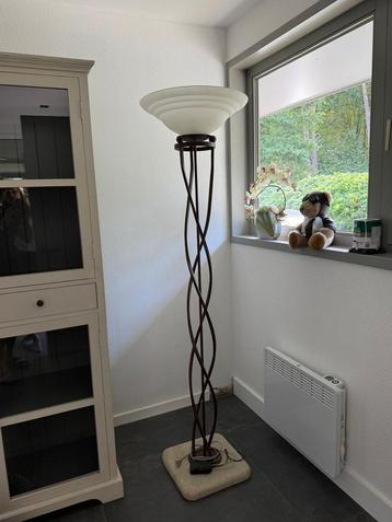 staanlamp beschikbaar voor biedingen