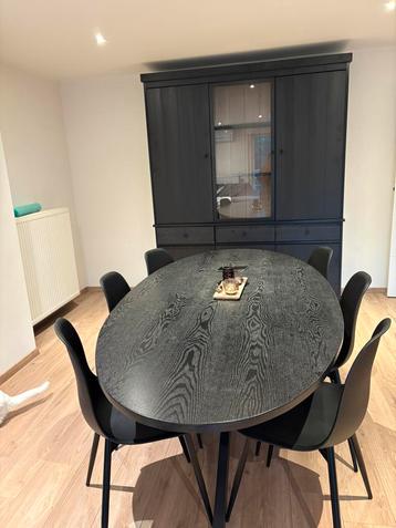 Eettafel beschikbaar voor biedingen