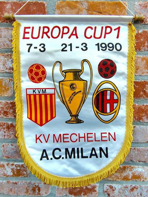 KV Mechelen AC Milan Milaan 1990 kwartfinale vaandel, Verzamelen, Sportartikelen en Voetbal, Zo goed als nieuw, Spel, Ophalen of Verzenden