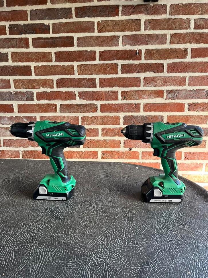 2 Hitachi boormachines + 3 batterijen + lader, Bricolage & Construction, Outillage | Foreuses, Utilisé, Foreuse et Perceuse, Vitesse variable