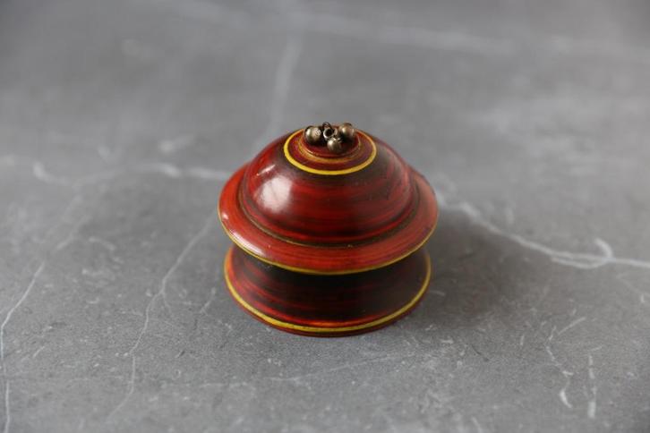 Houten vintage Indisch tikka doosje, Huis en Inrichting, Woonaccessoires | Schalen en Manden, Zo goed als nieuw, Rond, Hout, Ophalen of Verzenden