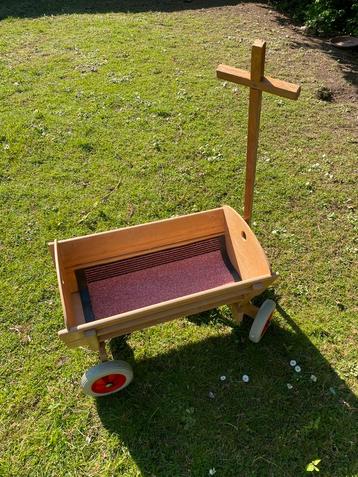 Houten kar met lekvrije wielen zeer goede staat. beschikbaar voor biedingen