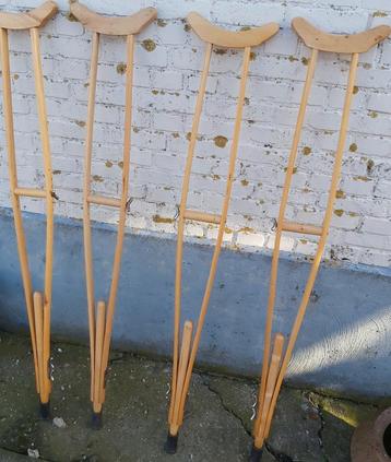 Kruk krukken oude ziekenhuis krukken decoratie  beschikbaar voor biedingen