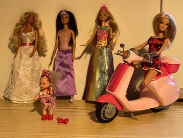set barbies + scooter voor 25 euro beschikbaar voor biedingen