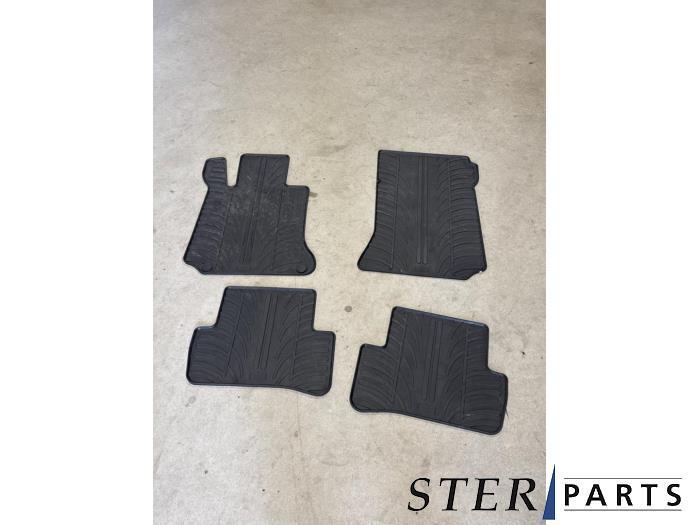 Matten Set van een Mercedes C-Klasse, Auto-onderdelen, Interieur en Bekleding, Mercedes-Benz, Gebruikt, 3 maanden garantie, Ophalen of Verzenden