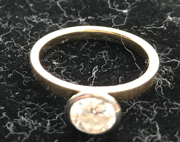 Solitair in wit en geel goud 18 karaat, Handtassen en Accessoires, Ringen, Zo goed als nieuw, Goud, Ophalen of Verzenden