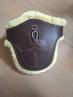 Kentucky Singel met Buikflap Bont 145 cm, Animaux & Accessoires, Chevaux & Poneys | Brides & Harnachement, Comme neuf, Obstacle