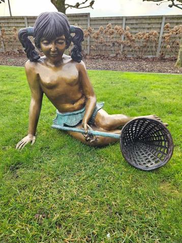 BRONZEN MEISJE MET SCHEPNET GROOT ZWAAR ZEER LAGE PRIJS !!! beschikbaar voor biedingen