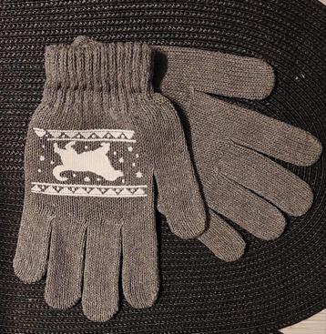 Twee paar handschoenen  beschikbaar voor biedingen