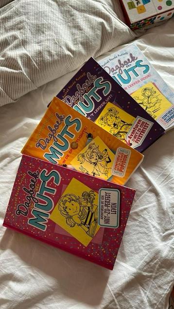Dagboek van een Muts - boek 1 tot 4 + bonus dagboek beschikbaar voor biedingen