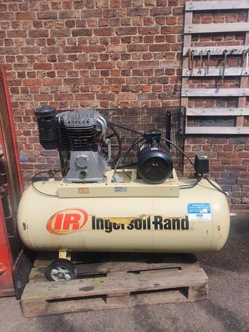 Professioneel compressor  270 liter tank 857 liter per minuu beschikbaar voor biedingen