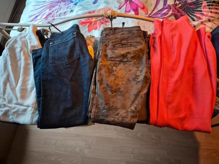 Pakket dames broeken M 15 stuks, Kleding | Dames, Dames-kledingpakketten, Zo goed als nieuw, Ophalen of Verzenden
