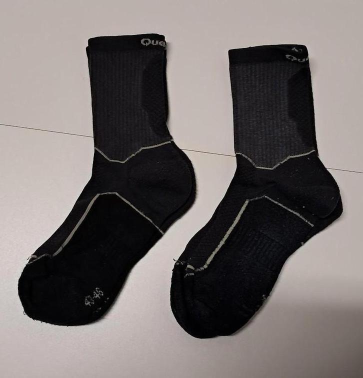 🎁 2 paires de chaussettes Quechua taille 43/46, Vêtements | Hommes, Chaussettes & Bas, Porté, Taille 43 à 46, Noir, Envoi
