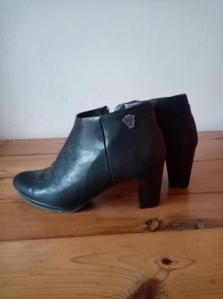 Softwaves : zwart lederen lage laarzen , enkellaarzen , 39, Kleding | Dames, Schoenen, Zo goed als nieuw, Lage of Enkellaarzen