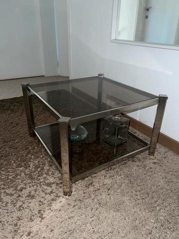 Vintage glazen salontafel beschikbaar voor biedingen