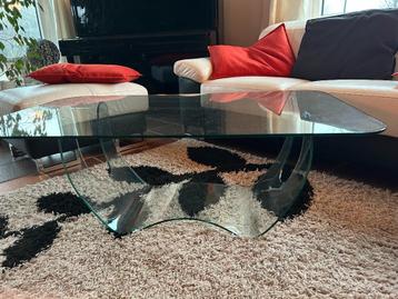 Table de salon unique, design en verre courbé beschikbaar voor biedingen
