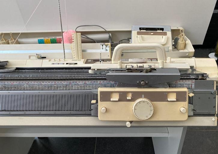 Breimachine Brother KH-930 + KR-850 dubbele bed, Hobby en Vrije tijd, Breien en Haken, Zo goed als nieuw, Breien, Machine, Ophalen