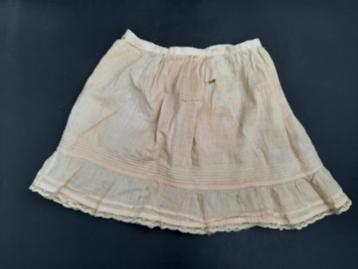 oud beige poppen rok, jaren 1900 beschikbaar voor biedingen