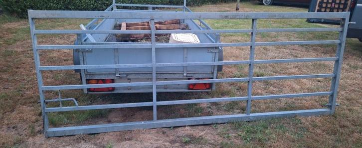 2 poorten, Dieren en Toebehoren, Stalling en Weidegang