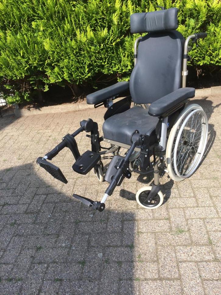 Volledig verstelbare rolstoel van Vermeiren, Diversen, Rolstoelen, Zo goed als nieuw, Ophalen