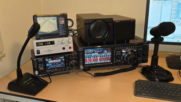 Yaesu FTdx101MP met externe voeding en M1 reference mic., Télécoms, Émetteurs & Récepteurs, Comme neuf, Émetteur et Récepteur