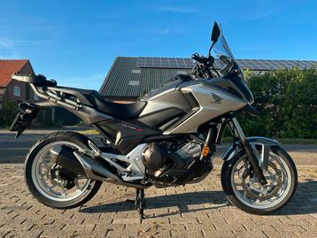 Honda NC 750 X DCT / 9200KM / NIEUWSTAAT / Opties beschikbaar voor biedingen