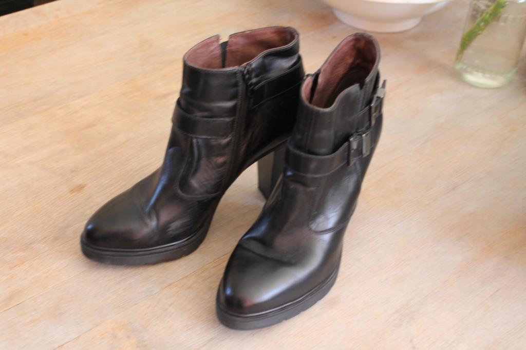 Bottes noires de style élégant Nero Giardini.taille40., Enlèvement ou Envoi, Boots et Botinnes, Noir, Neuf