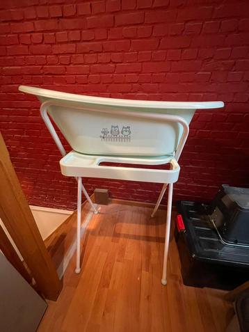Mintgroen babybandje met staanderd beschikbaar voor biedingen