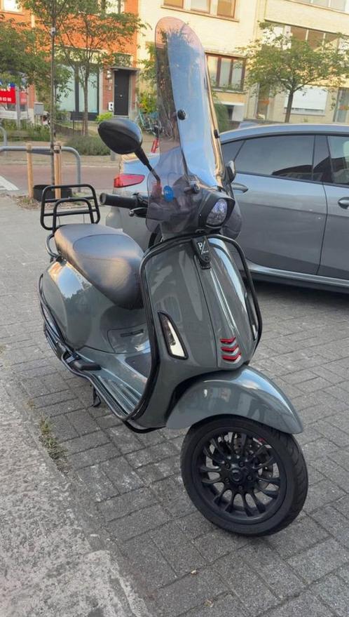 Vespa sprint iget nardo grey, Fietsen en Brommers, Snorfietsen en Snorscooters, Zo goed als nieuw, Vespa, Benzine, Ophalen