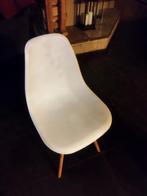 Chaise scandinave blanche, Enlèvement