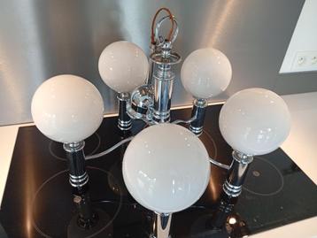 Unieke zeer zeldzame vintage hanglamp met 5 opaline bollen beschikbaar voor biedingen