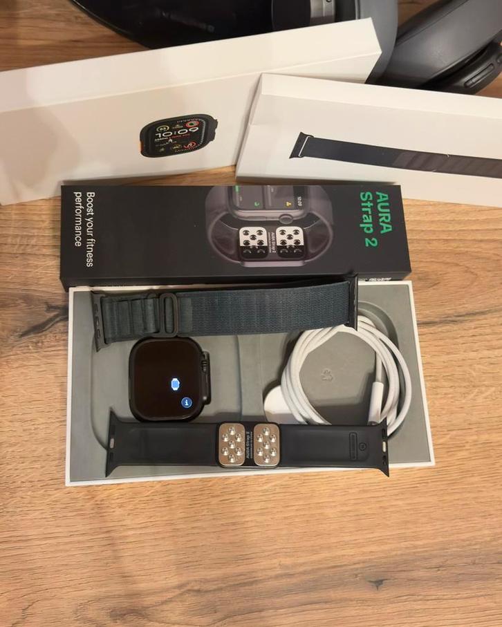 Apple ULTRA 2 - black titanium + Aura strap 2 (body comp.), Handtassen en Accessoires, Smartwatches, Zo goed als nieuw, iOS, Zwart