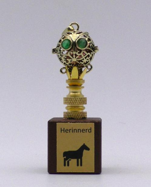 Huisaltaar Paarden Urne voor As of Haar met Smaragd juweel, Dieren en Toebehoren, Paarden en Pony's | Overige Paardenspullen, Nieuw