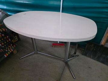 Table Space Age, pieds chromés et tablette en mélamine, Enlèvement, Comme neuf