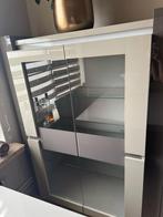 Kast en tafel, Ophalen, Zo goed als nieuw