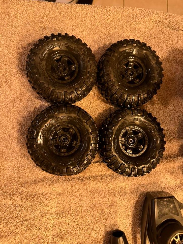 Traxxas originele banden, Hobby en Vrije tijd, Modelbouw | Radiografisch | Auto's, Gebruikt, Auto offroad, Schaal 1:10, Ophalen