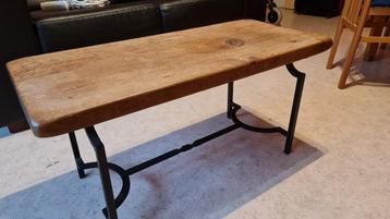 Table de salon en chêne beschikbaar voor biedingen