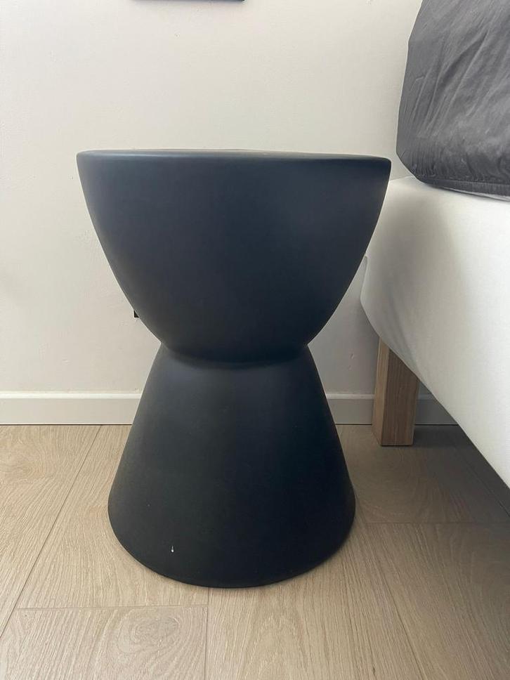 Lot de 2 tables de nuit / tables d’appoint SKLUM, Maison & Meubles, Tabourets, Comme neuf, Enlèvement